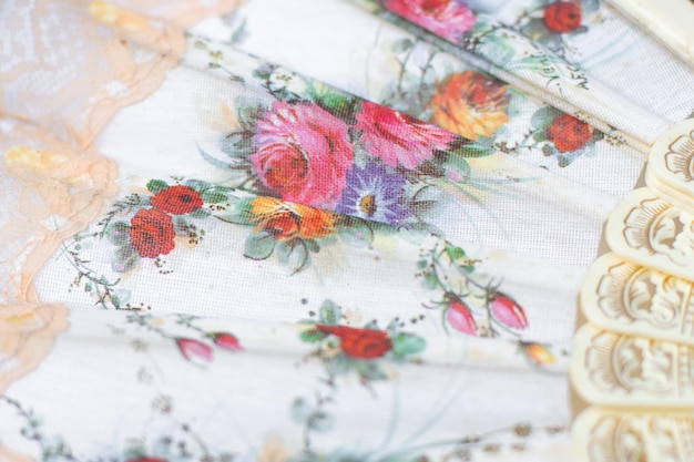 Вишитий рушник з квітами
